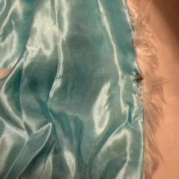 Disney Frozen faux fur vest with Elsa embroidered patch size S/P any fan of Elsa - Picture 6 of 8